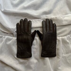 Isotoner Women’s Touchscreen Microsuede Leather Gloves